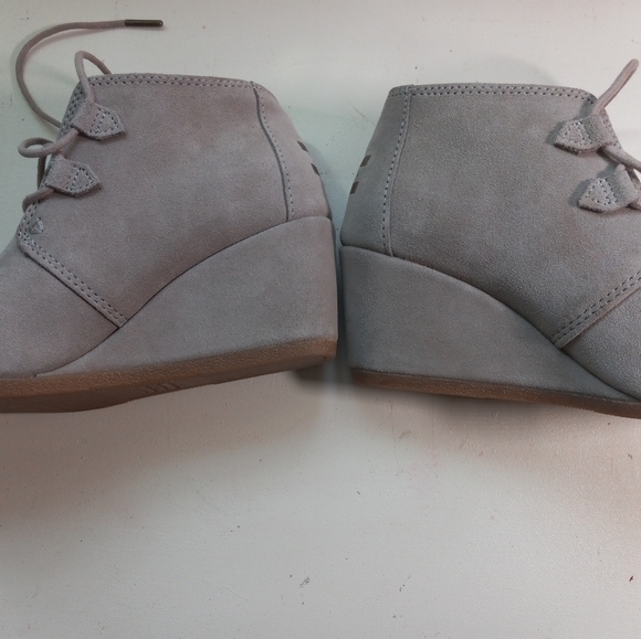 NEW TOMS SHOES - Picture 2 of 10